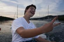 eine Bootsfahrt zum Abendessen